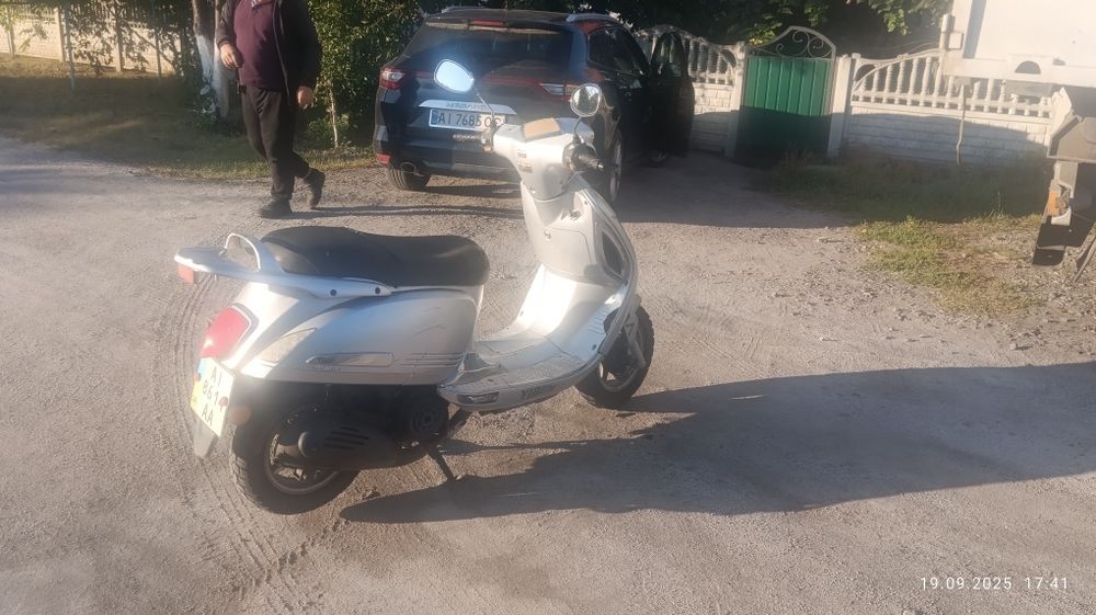 Скутер китаєць продам