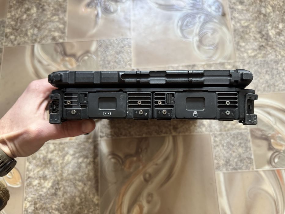 Захищений ноутбук транформер GETAC