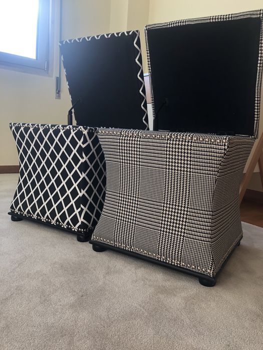 Dois bancos EICHHOLTZ modelo Austin