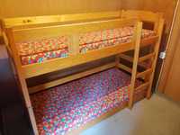 Łóżko piętrowe dziecięce, drewniane.