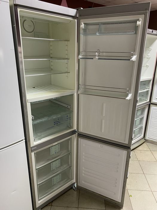 Двухкамерый холодильник LIEBHERR Premium BioFresh NoFrost CBNes 3956