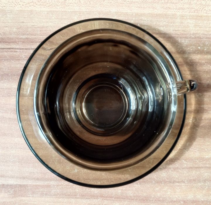 Filiżanka ze spodkiem/ szkło dymne