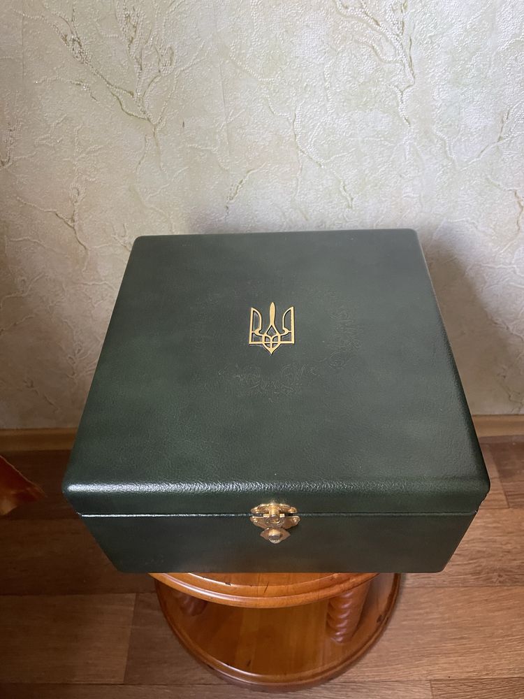 Подарункова музична скринька Непоборна
