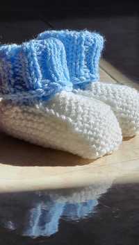 Meias / Sapatinhos de Bebé em Lã Antialérgica feitas à Mão