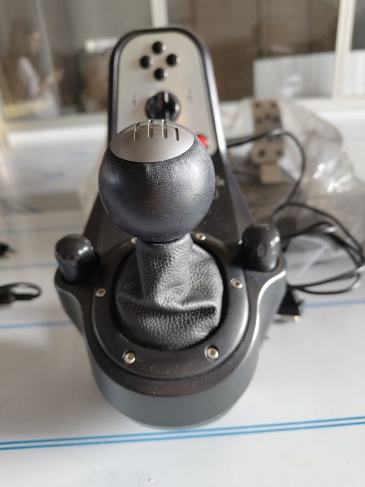 Volante Logitech G25+Pedais+Manete de mudanças (Volante e fole da Mane