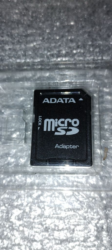 Карта пам'яті AData microSD і кабель зарядний