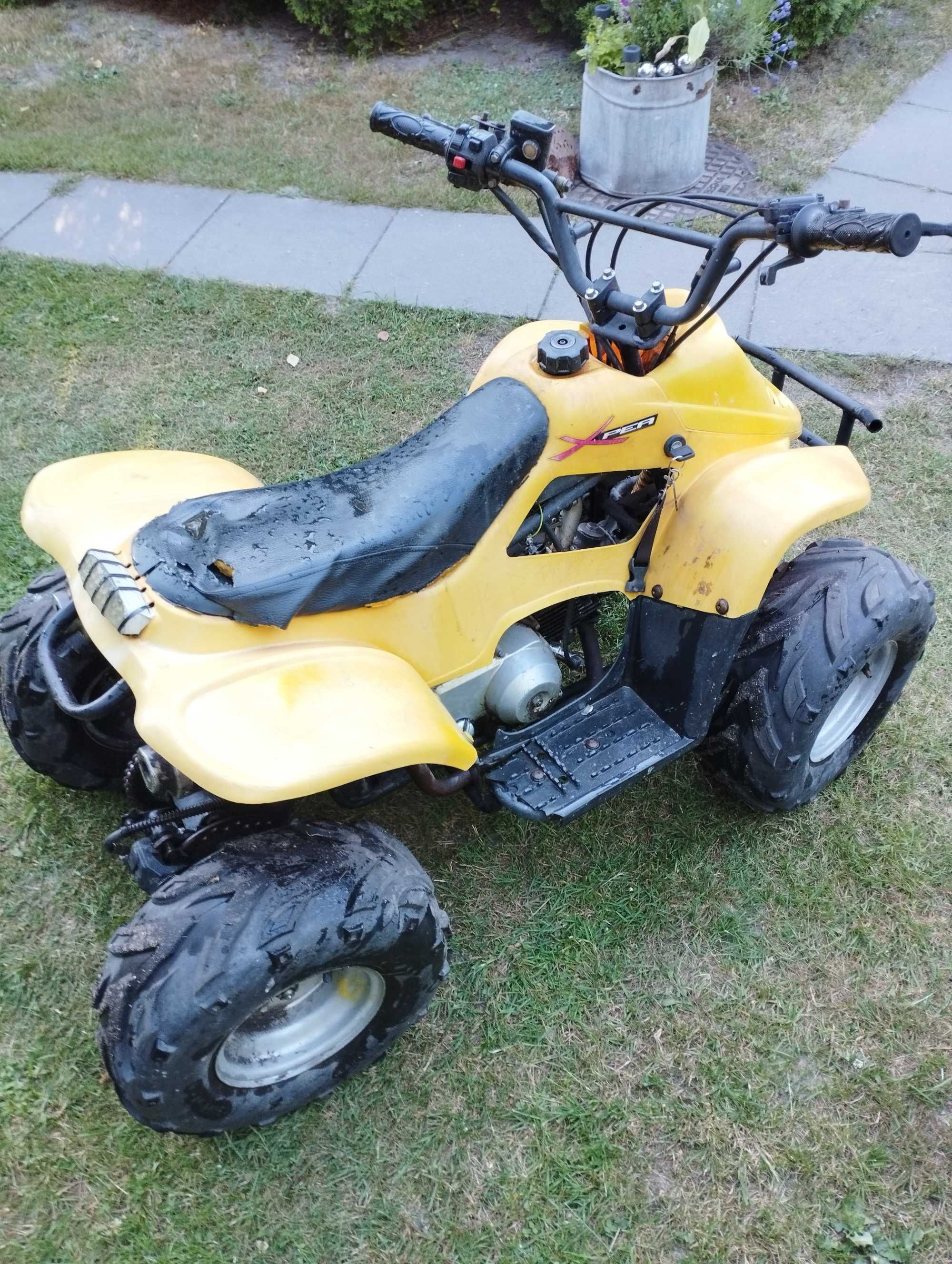 Quad 110 jeździ do poprawek dla dziecka automat