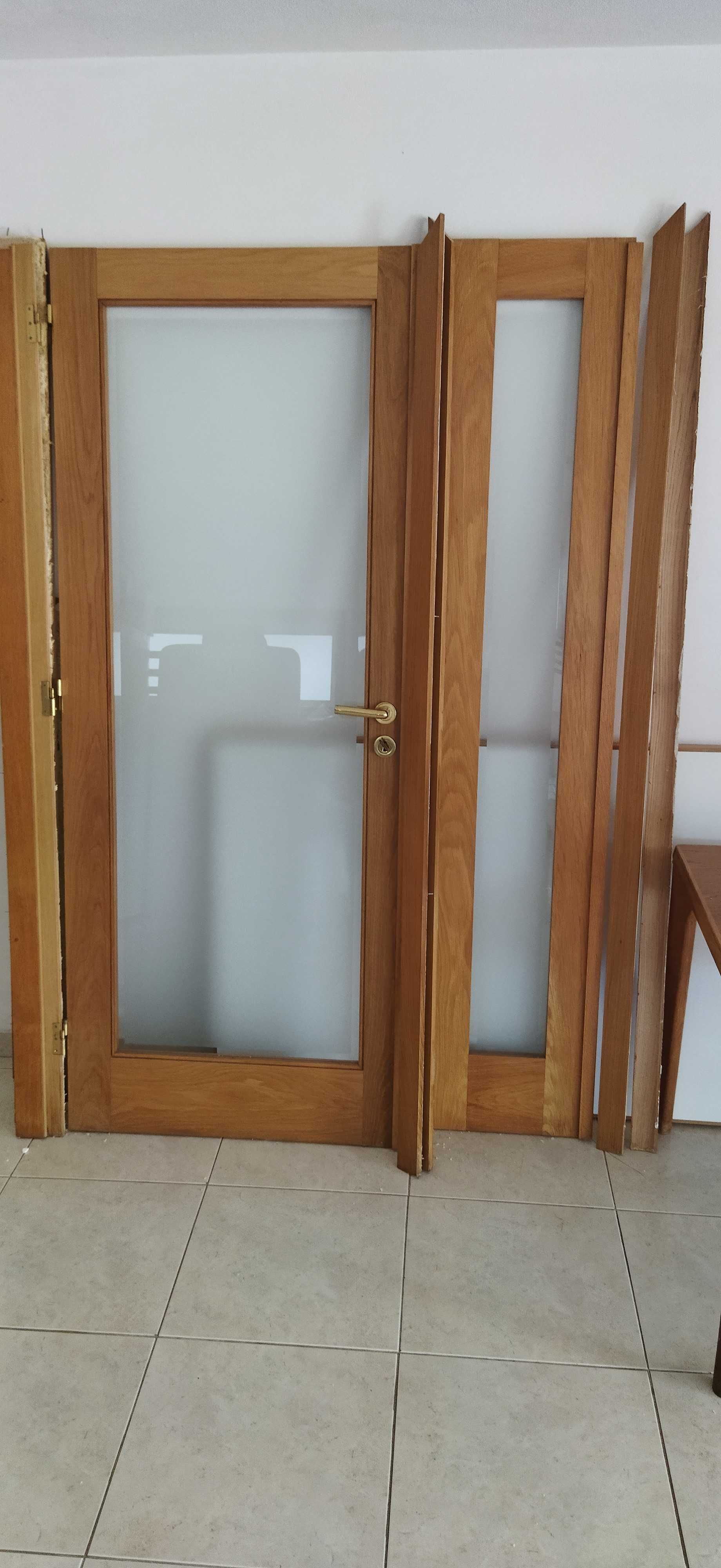 Porta em Carvalho com vidro laminado de sala