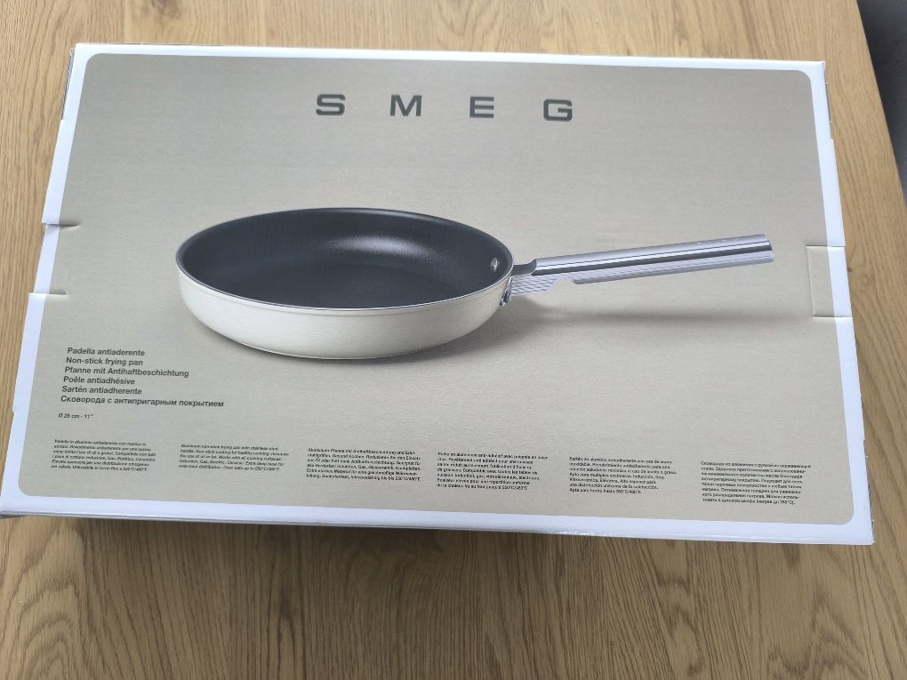 Patelnia SMEG 50's Style 28cm czerwona