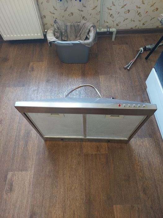 Витяжка кухонна на запчастини