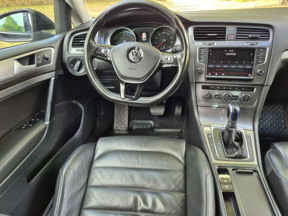 Продам Volkswagen e-Golf