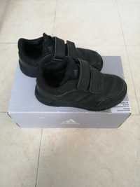 Tenis adidas pretos T29