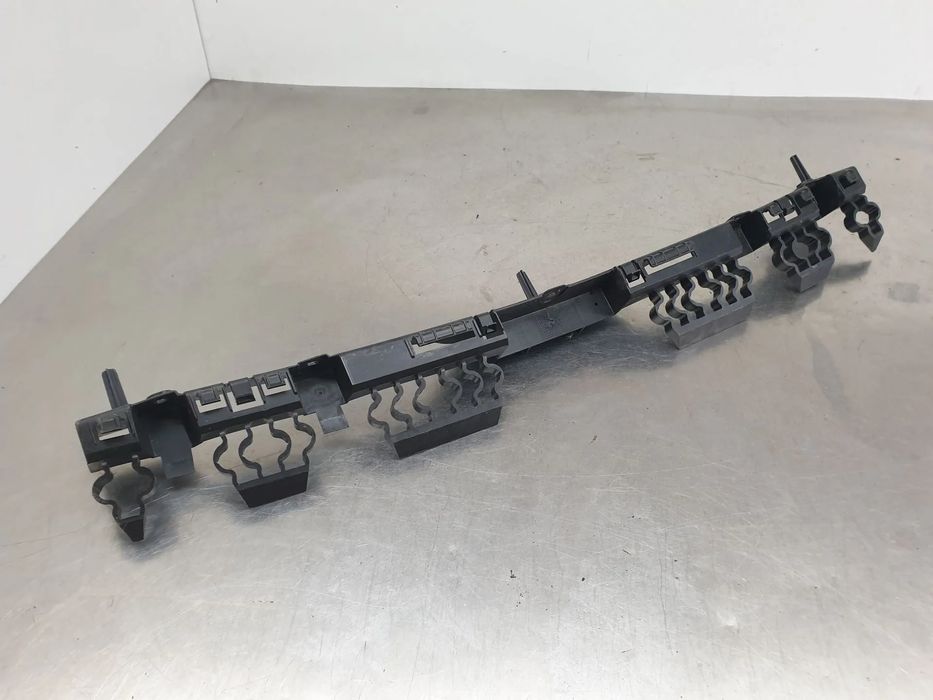 Guia de pára-choques trás central RENAULT Clio V (BF_)