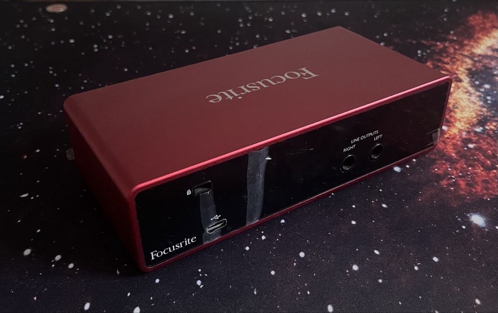 Звукова карта Focusrite Scarlett 2i2