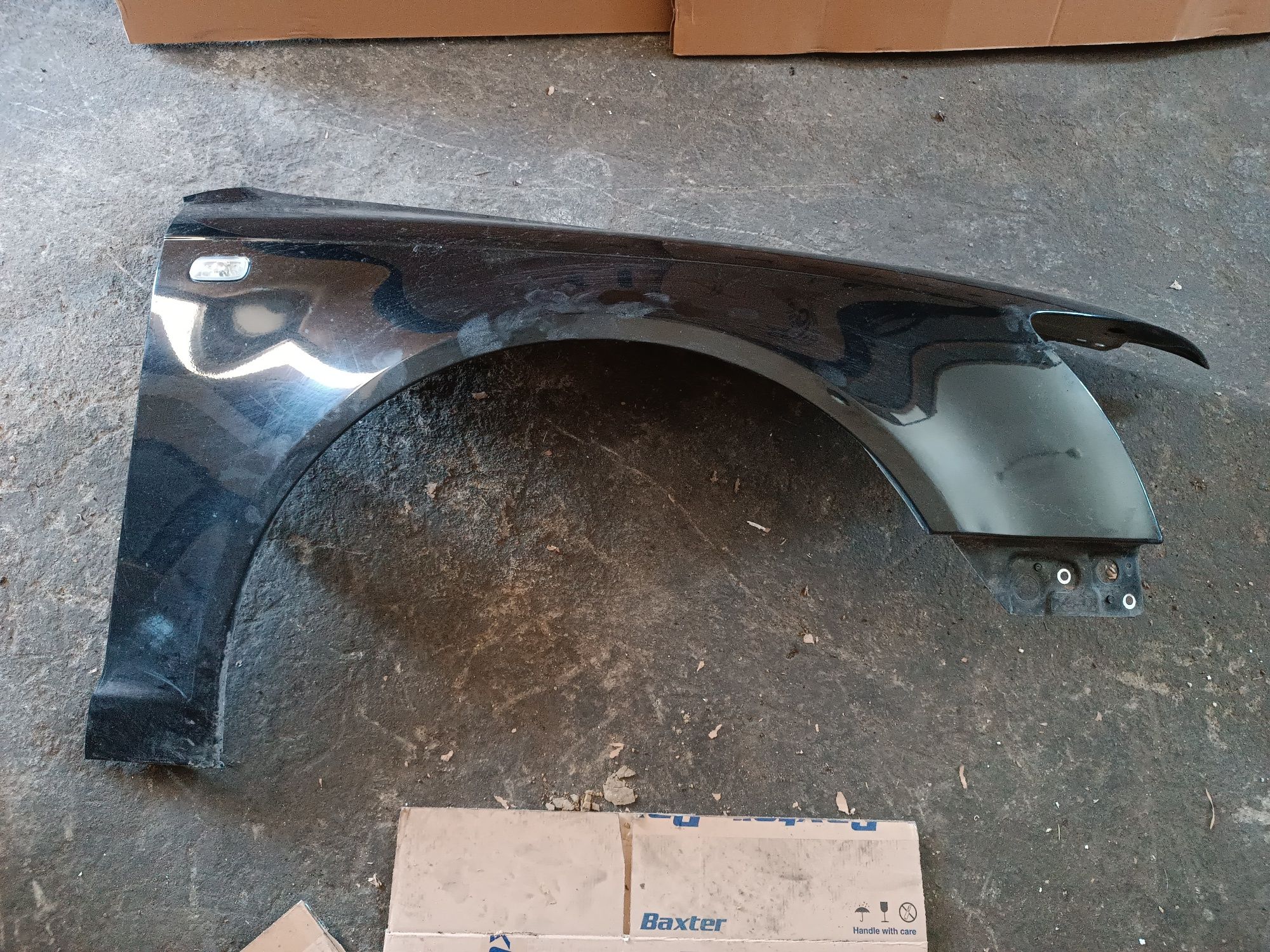Błotnik prawy audi A6 C6 ly9b