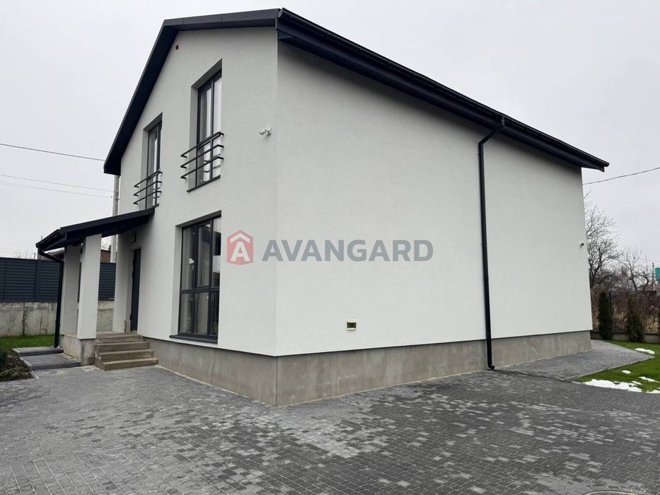 Продається 2 пов.будинок з ділянкою.