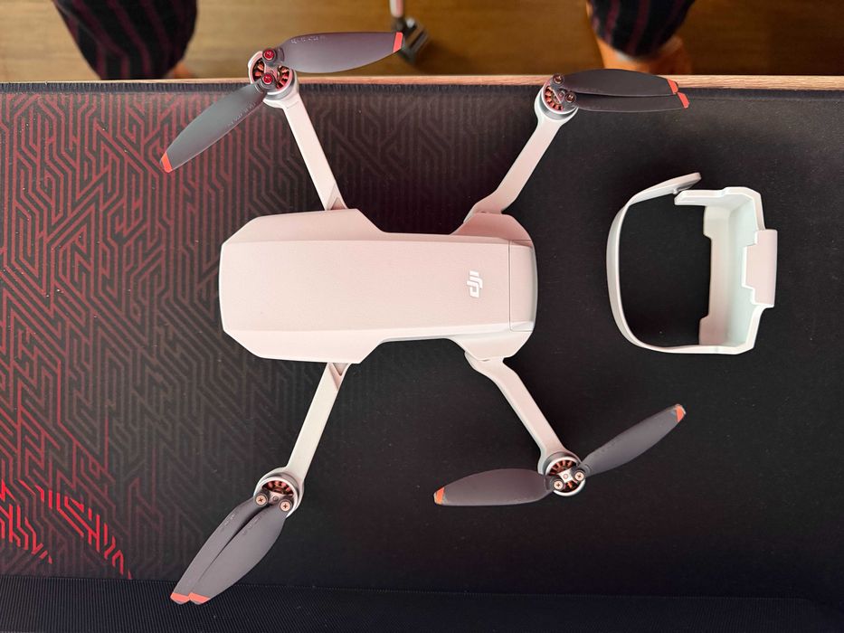 Dron DJI Mini 2 SE Fly More Combo - stan IGłA