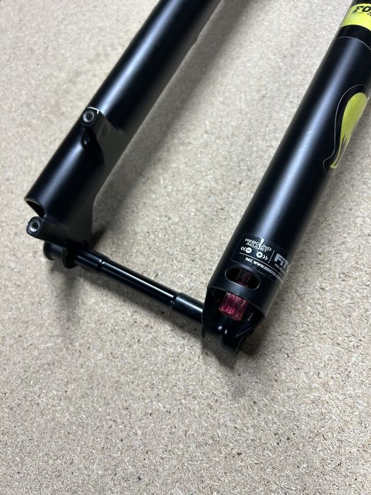 Suspensão FOX 32 Float Rhythm