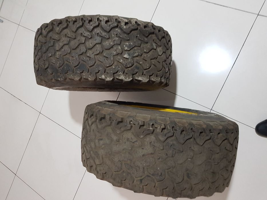 Pneus e jantes em bom estado