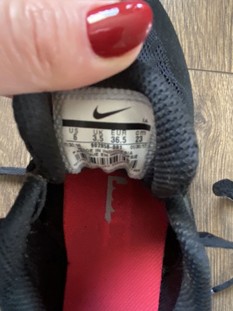 Nike czarne z bialą podeszwą adidasy sneakersy 36 36,5