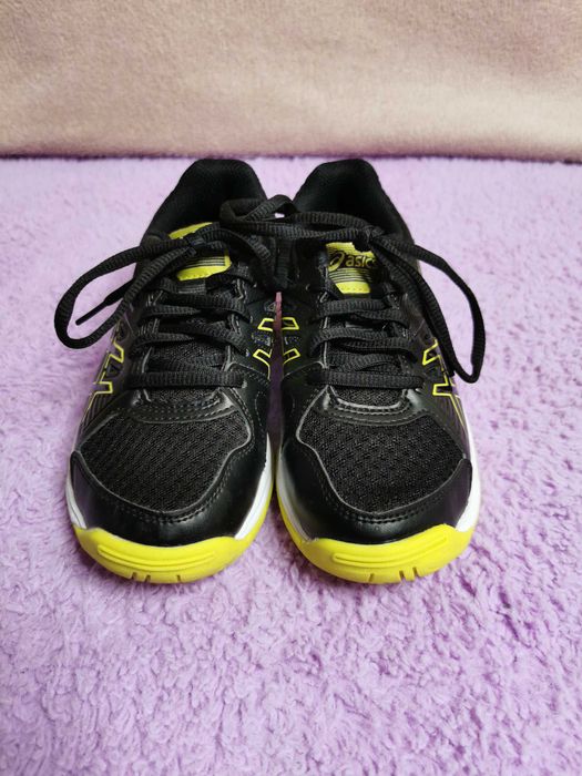 Asics buty sportowe na halę Upcourt 3 GS JR 1074A005-003 r. 32,5