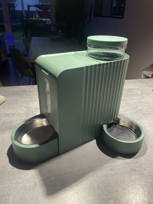 Automat do karmienia TIAKI plastik 1300 ml