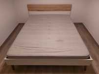 Cama de casal e conjunto de mesinhas de cabeceira