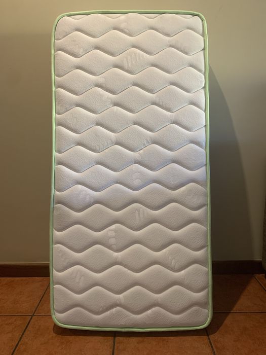 Colchao para cama de bebé