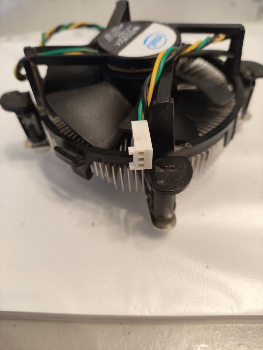 Кулер Intel d75716-001 рабочий б у