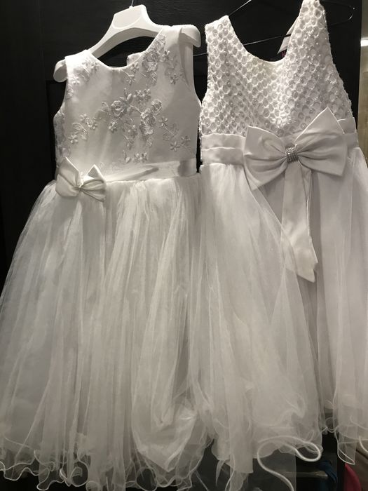 Біле плаття на дівчинку