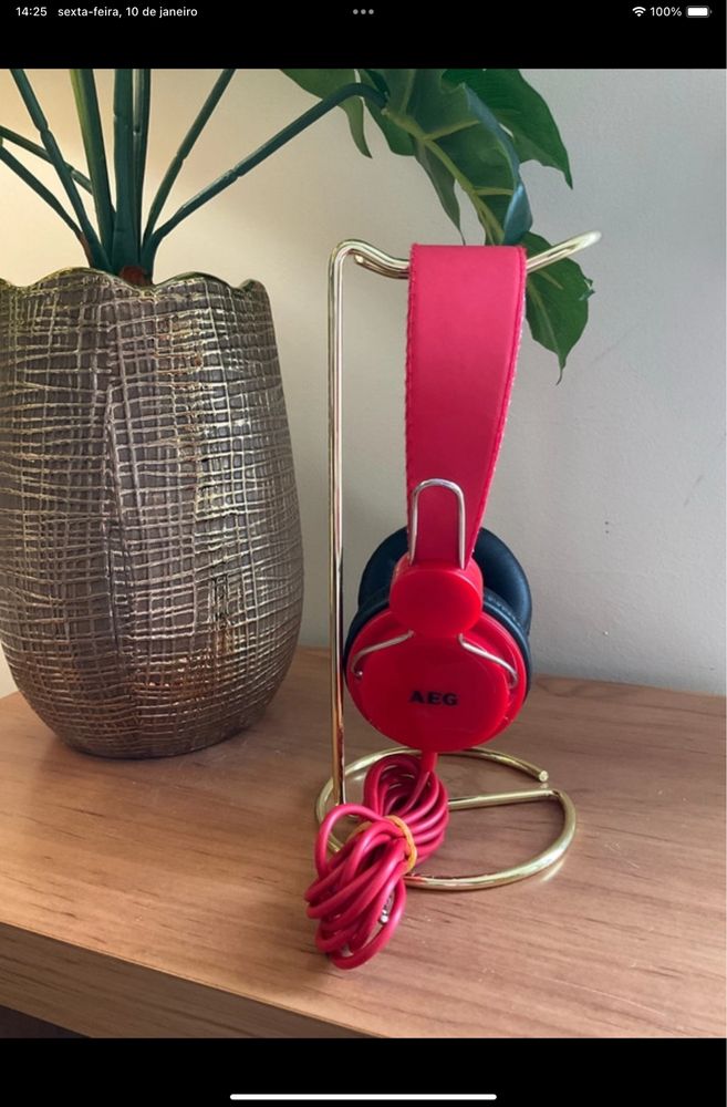 Headphones vermelhos AEG