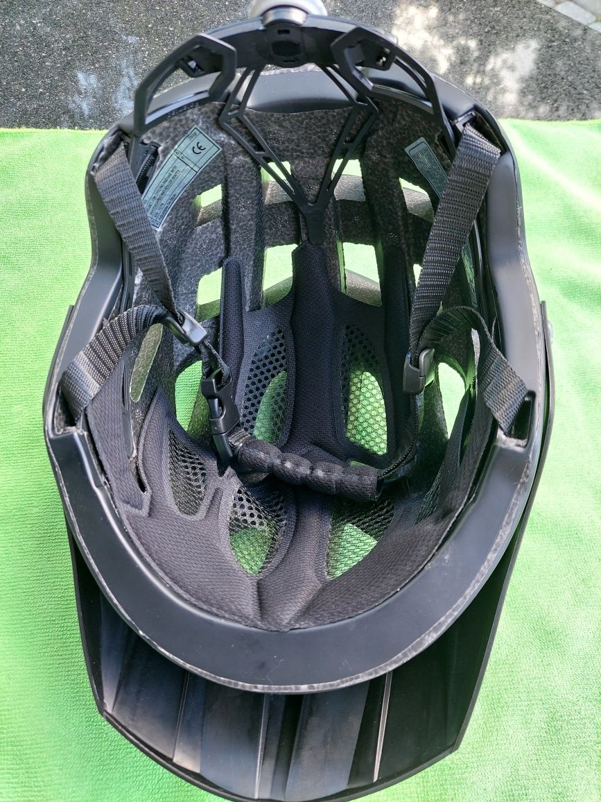 Kask Blackpro, regulowany