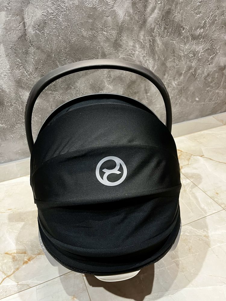 Cybex cloud z2 deep black Nosidełko