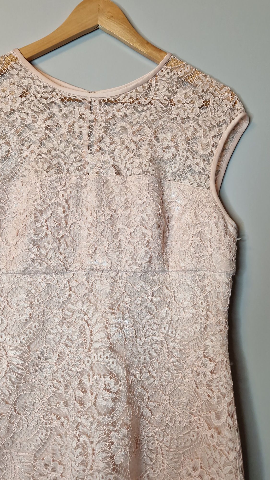 Elegancka sukienka koronkowa na wesele Ralph Lauren