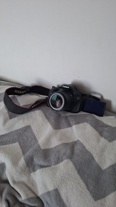 Canon EOS 600D + об'єктив (непрацюючий) + сумка Case Logic