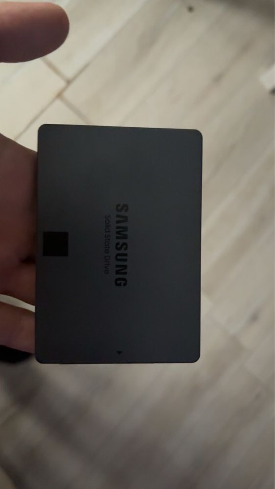 Samsung soild state drive 2tb 870 qvo ssd