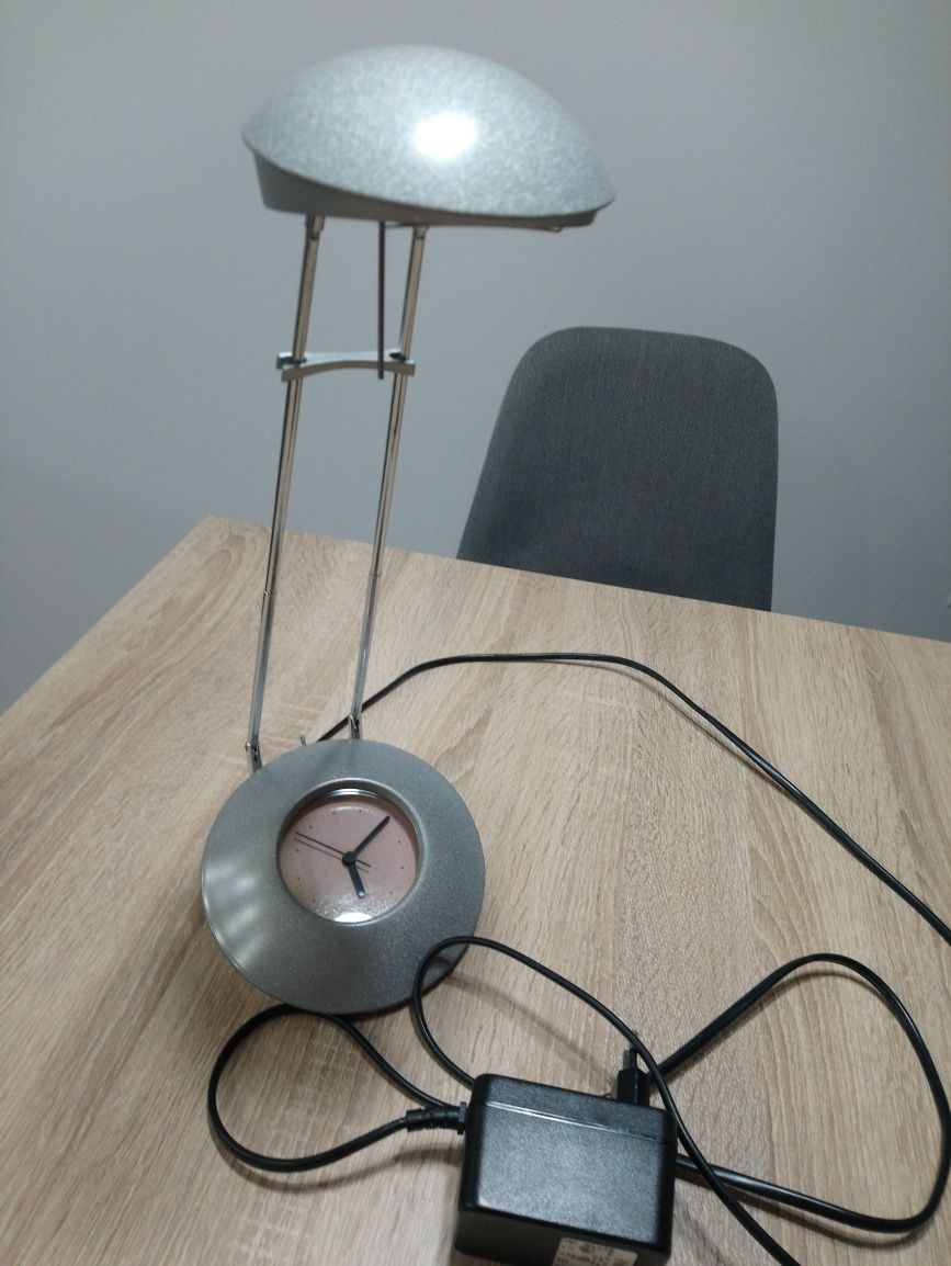 Lampka biurkowa z zegarem