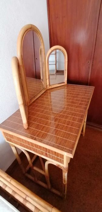 Bambú = Cama + Toucador + Cadeira + Mesa Cabeçeira + Espelho + Estante