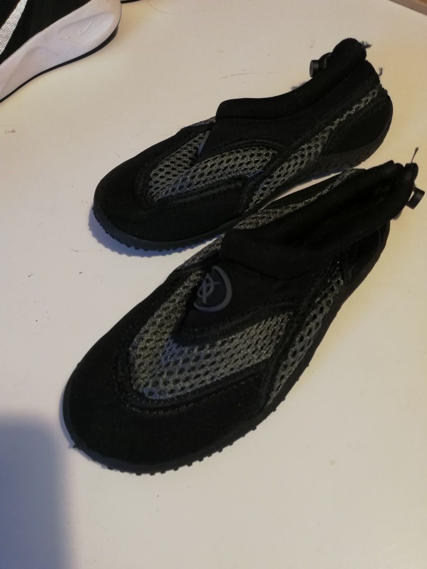 Buty na basen nad wodę