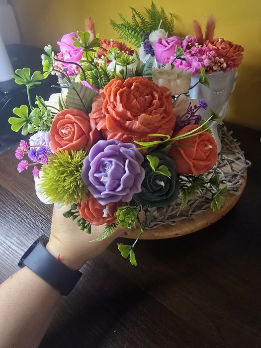 Flower box Wieczny bukiet z wosku sojowego kolorowy pachnący.