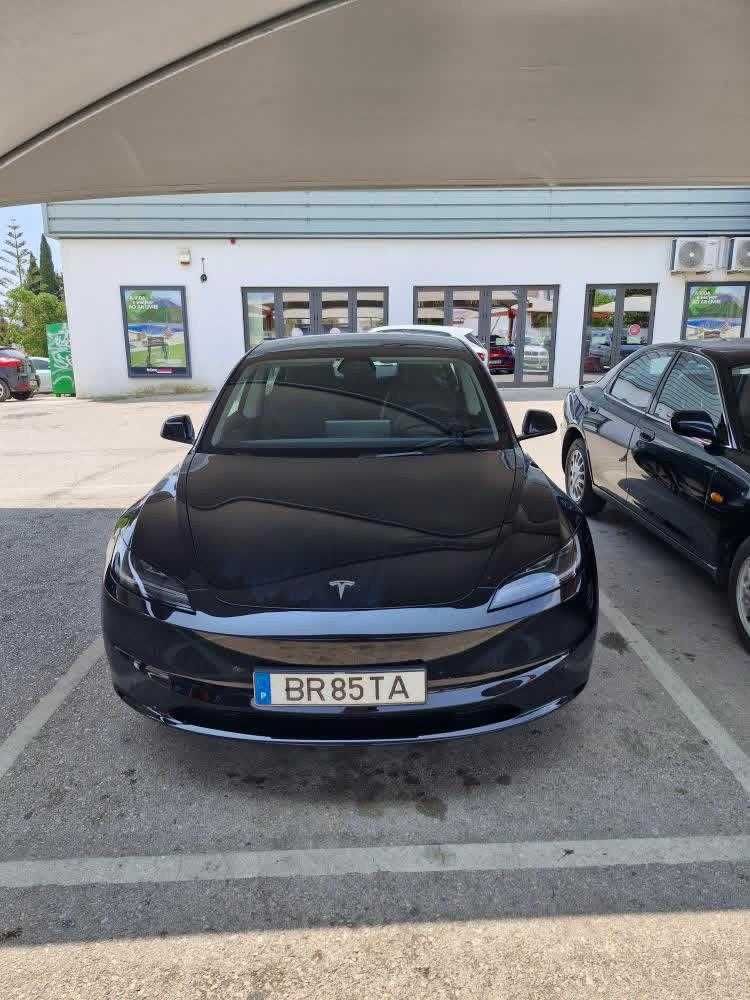 Aluguer TESLA MODEL 3 - 2025- viatura nova – TVDE black e confort