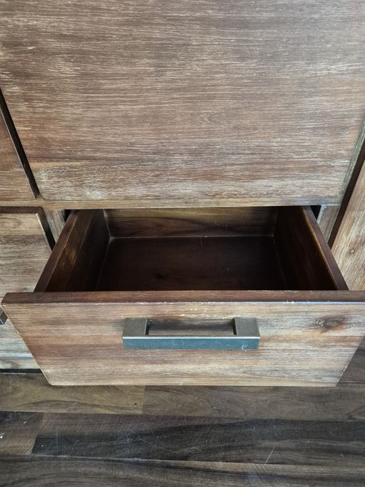 Szafa z drewna tekowego