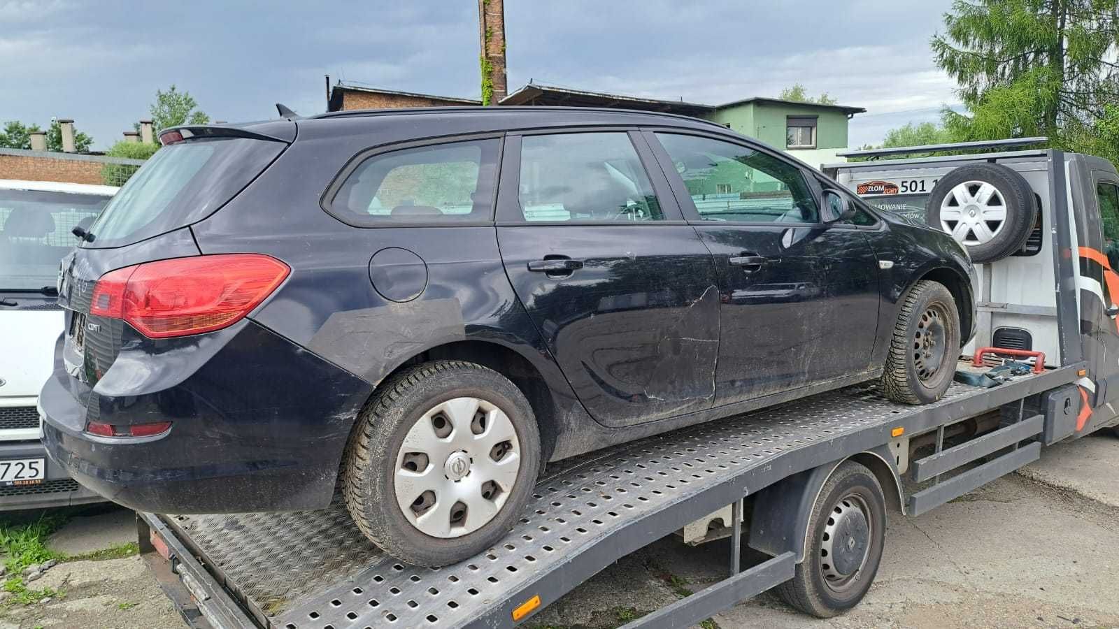 drzwi prawe tył  Opel Astra J, kod Z20R