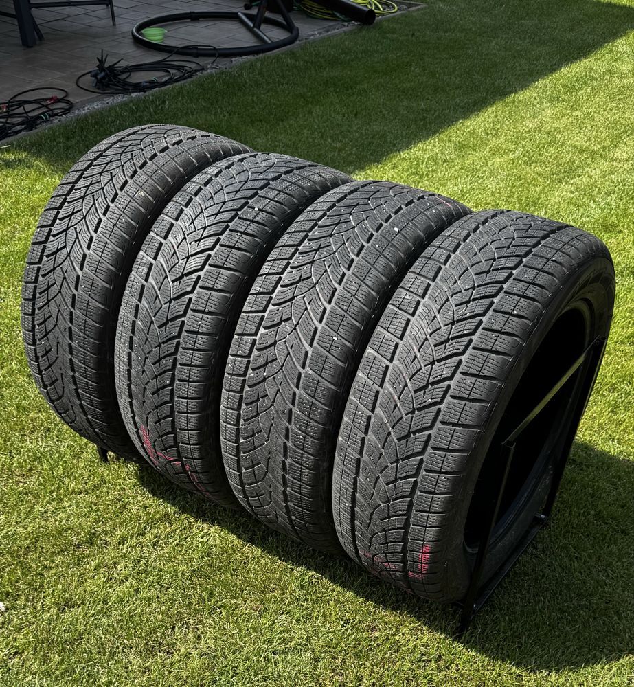 Opony zimowe Goodyear SUV Ultragrip 235/55/R18 - gratis stojak