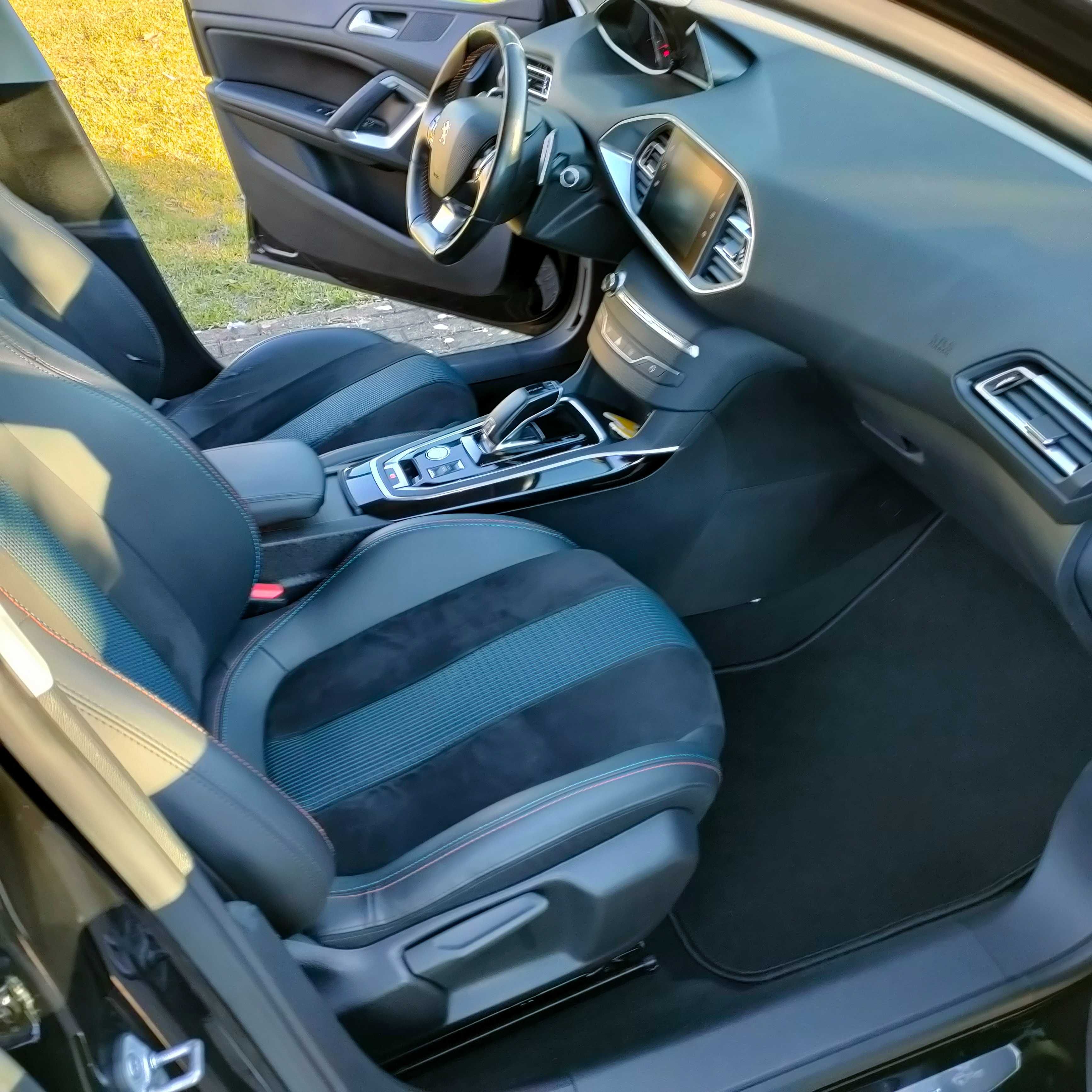 Carro como novo com muitos extras muito econômico