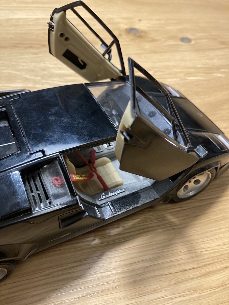 Burago 1/18 1:18 Lamborghini Countach 1988