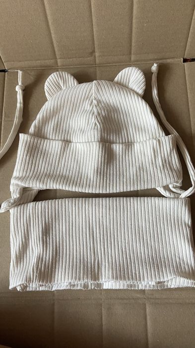 Демисезонная шапка и снуд белого цвета 50-52р