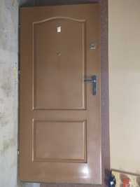 Drzwi wejściowe zewnętrzne 90, ościeżnica i próg