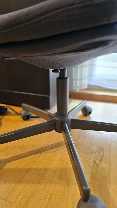 Krzesło konferencyjne, biurowe IKEA MULLFJÄLLET Naggen Ciemnoszary