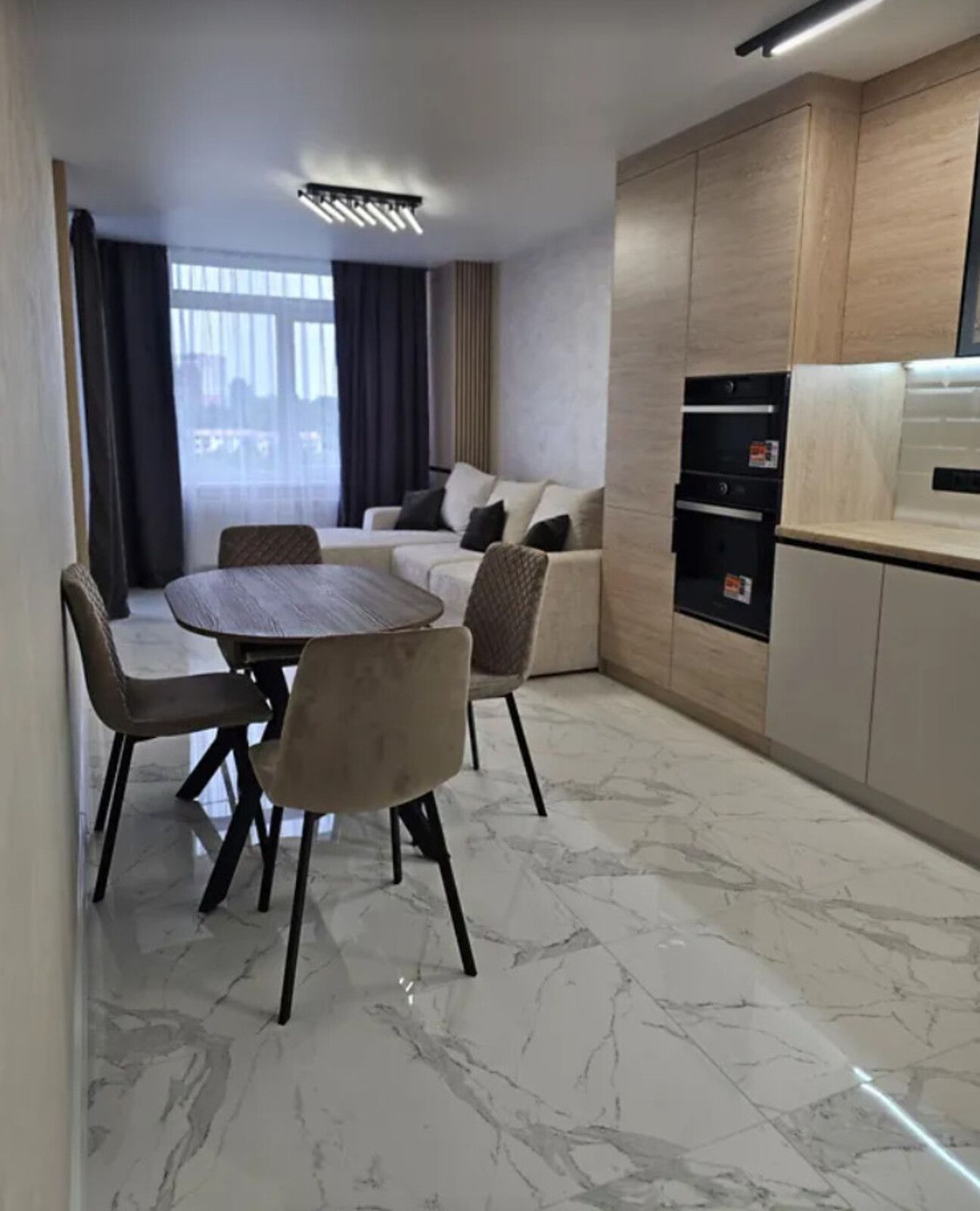 Продаж 2к квартири 80 кв. м на вул. Київська